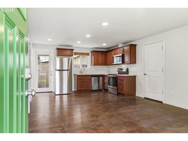 3223 Se 122ND Ave, Portland, OR 97236