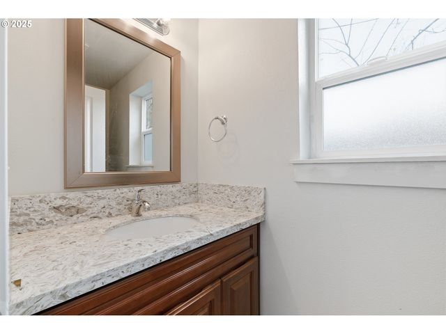 3223 Se 122ND Ave, Portland, OR 97236