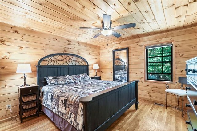 138 Oakwood Trail, Mineral Bluff, GA 30559