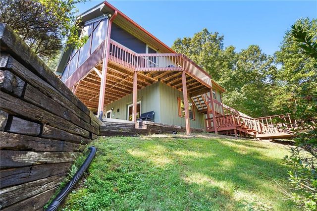 138 Oakwood Trail, Mineral Bluff, GA 30559