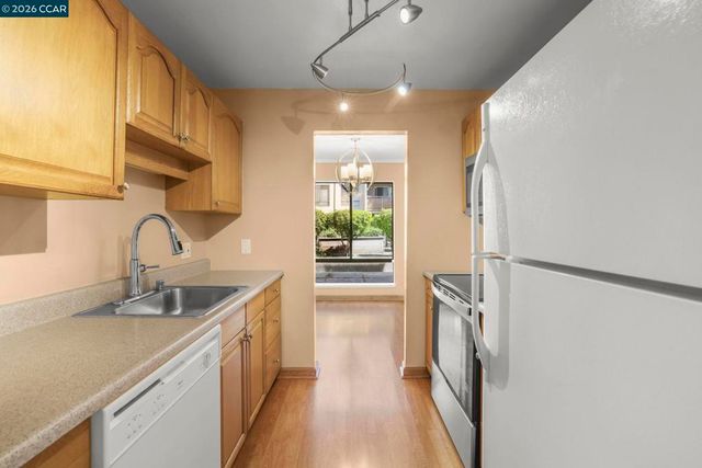 330 N Civic Dr 203, Walnut Creek, CA 94596