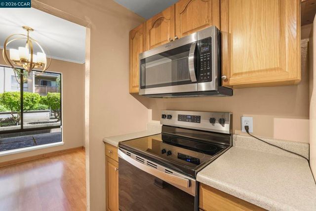 330 N Civic Dr 203, Walnut Creek, CA 94596