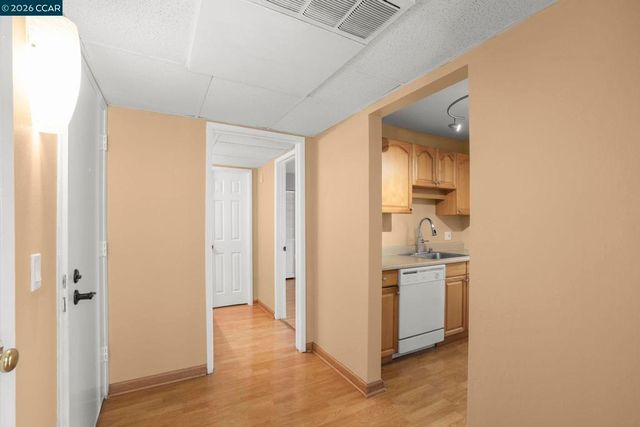 330 N Civic Dr 203, Walnut Creek, CA 94596