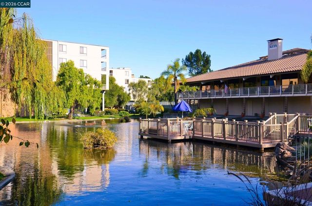 330 N Civic Dr 203, Walnut Creek, CA 94596