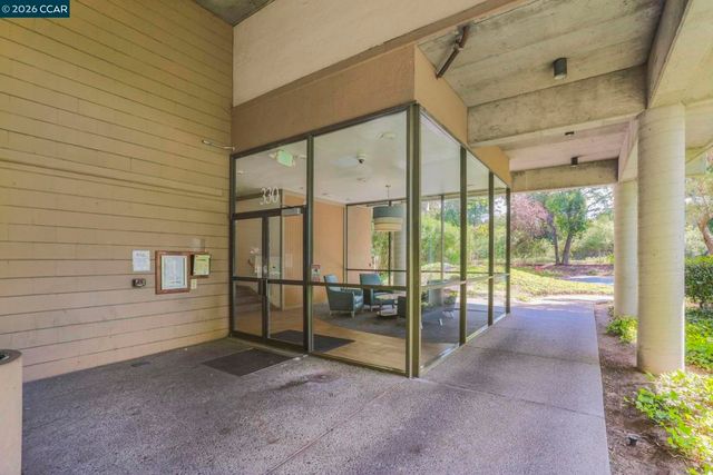 330 N Civic Dr 203, Walnut Creek, CA 94596
