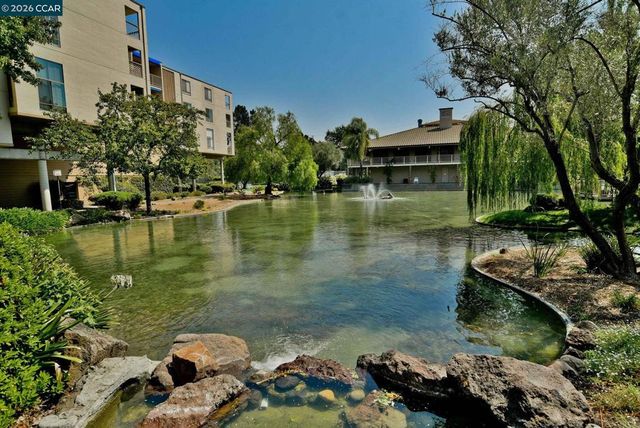 330 N Civic Dr 203, Walnut Creek, CA 94596