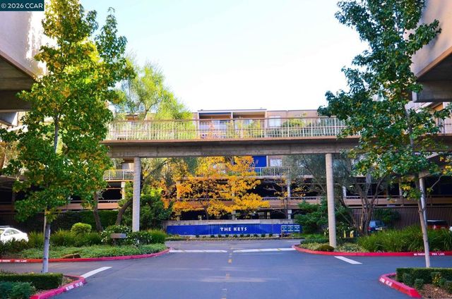 330 N Civic Dr 203, Walnut Creek, CA 94596