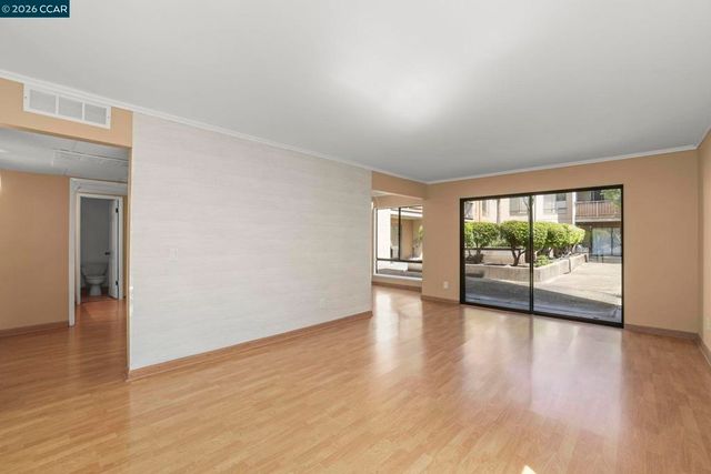 330 N Civic Dr 203, Walnut Creek, CA 94596