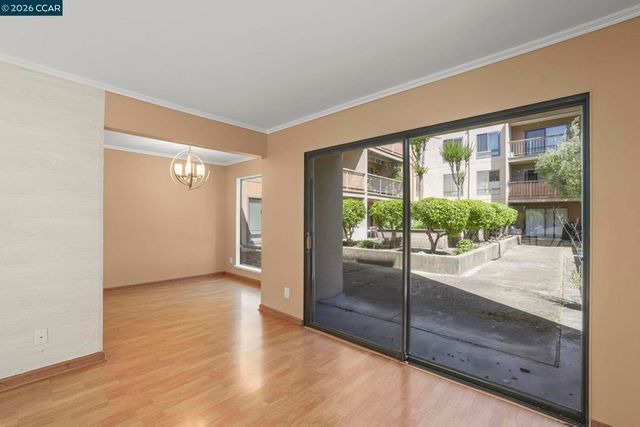 330 N Civic Dr 203, Walnut Creek, CA 94596