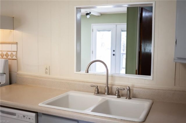 146 Lynnhaven DR, Hampton, VA 23666