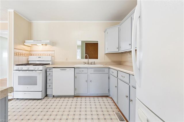 146 Lynnhaven DR, Hampton, VA 23666