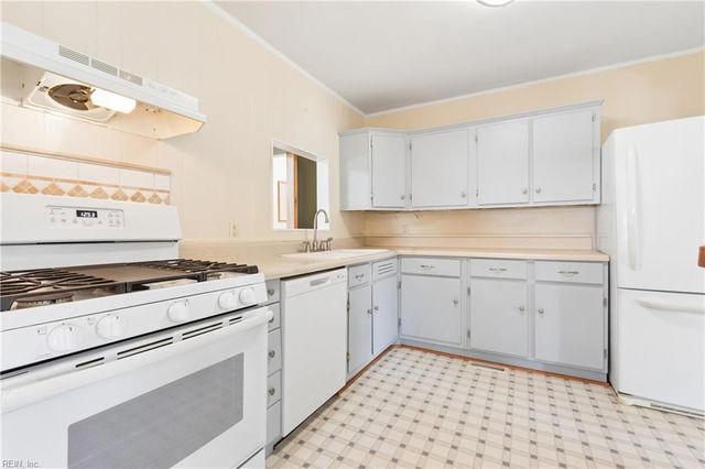 146 Lynnhaven DR, Hampton, VA 23666