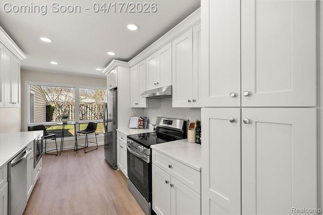 32430 Nottingham Knolls, Farmington Hills, MI 48334