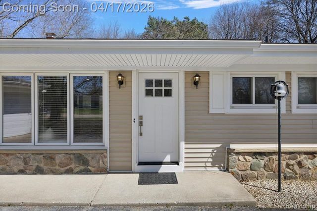 32430 Nottingham Knolls, Farmington Hills, MI 48334