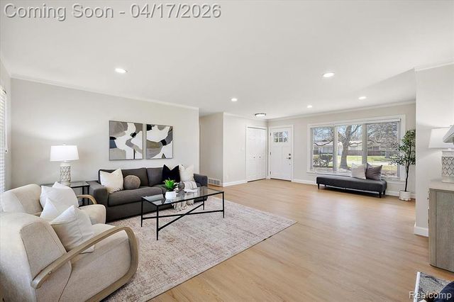 32430 Nottingham Knolls, Farmington Hills, MI 48334