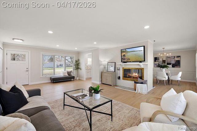 32430 Nottingham Knolls, Farmington Hills, MI 48334