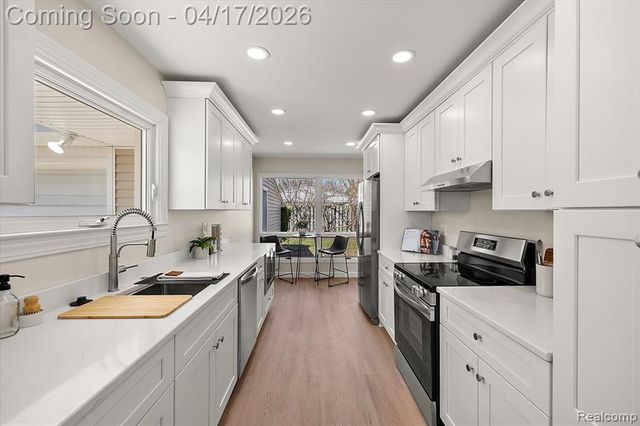 32430 Nottingham Knolls, Farmington Hills, MI 48334