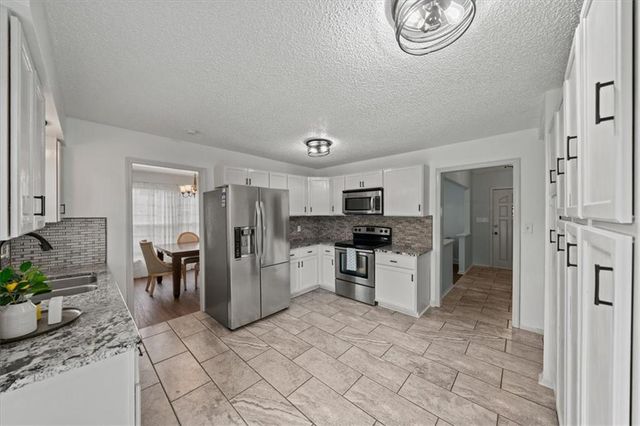 901 NW Springwood Drive, Blue Springs, MO 64015