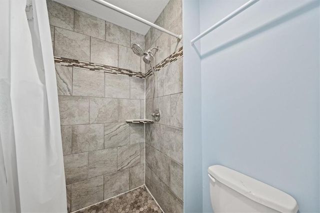 901 NW Springwood Drive, Blue Springs, MO 64015