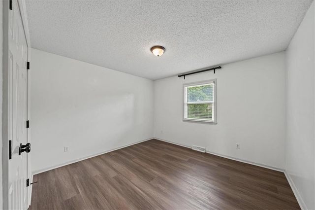 901 NW Springwood Drive, Blue Springs, MO 64015