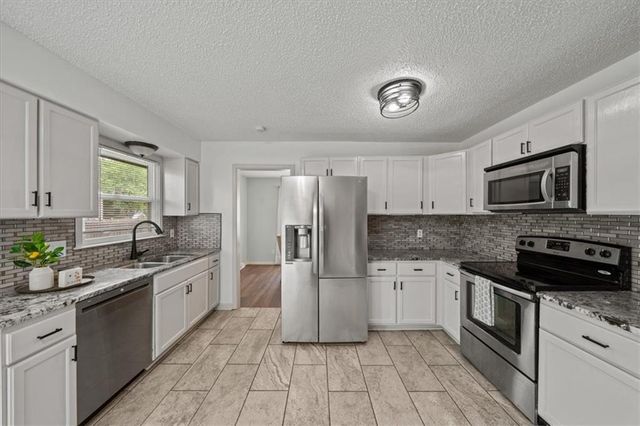 901 NW Springwood Drive, Blue Springs, MO 64015