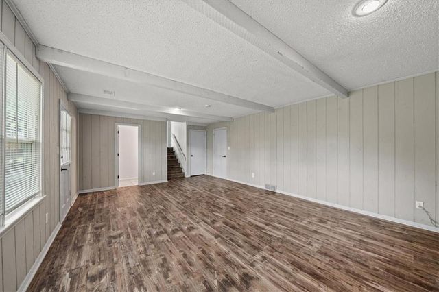 901 NW Springwood Drive, Blue Springs, MO 64015