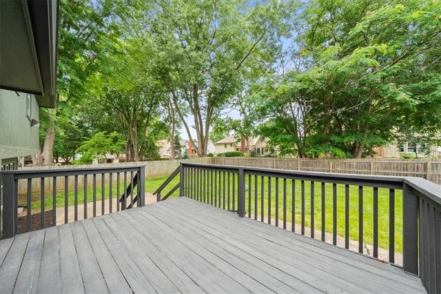 901 NW Springwood Drive, Blue Springs, MO 64015
