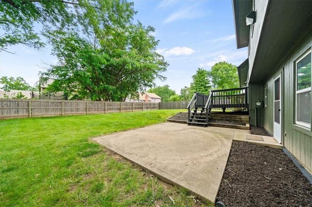 901 NW Springwood Drive, Blue Springs, MO 64015