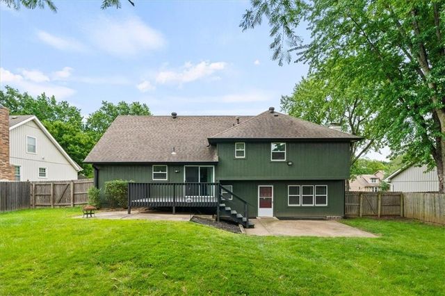901 NW Springwood Drive, Blue Springs, MO 64015
