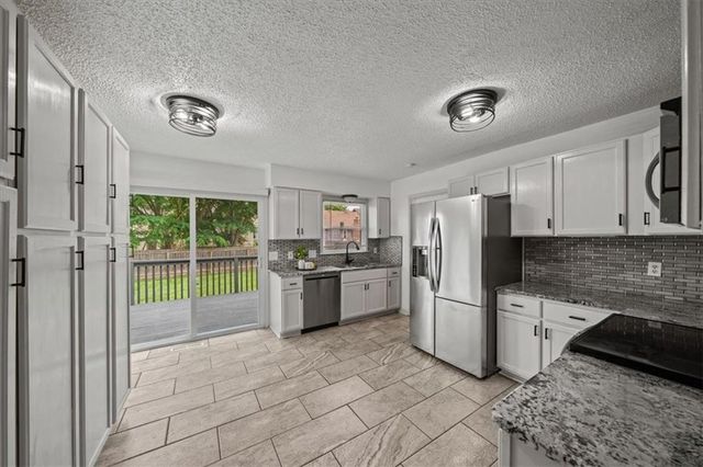 901 NW Springwood Drive, Blue Springs, MO 64015