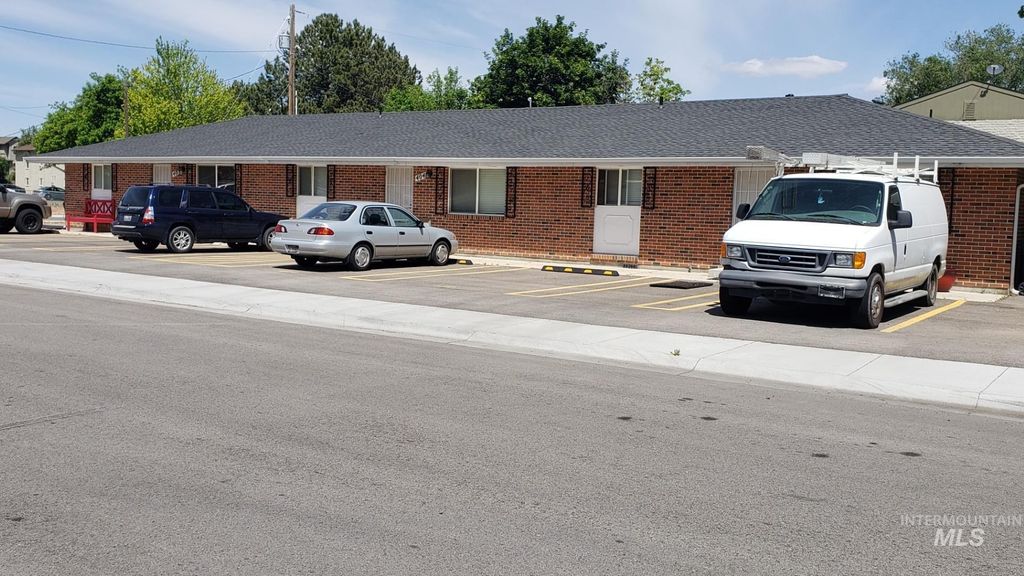 402 E Washington Ave, Meridian, ID 83642
