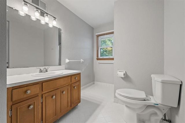 10439 Indiana Avenue, Kansas City, MO 64137