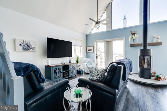 40 MIRROR LAKE RD, Tuckerton, NJ 08087