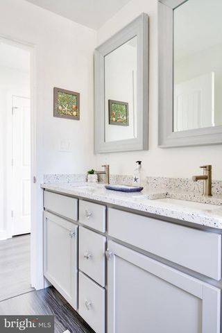 40 MIRROR LAKE RD, Tuckerton, NJ 08087