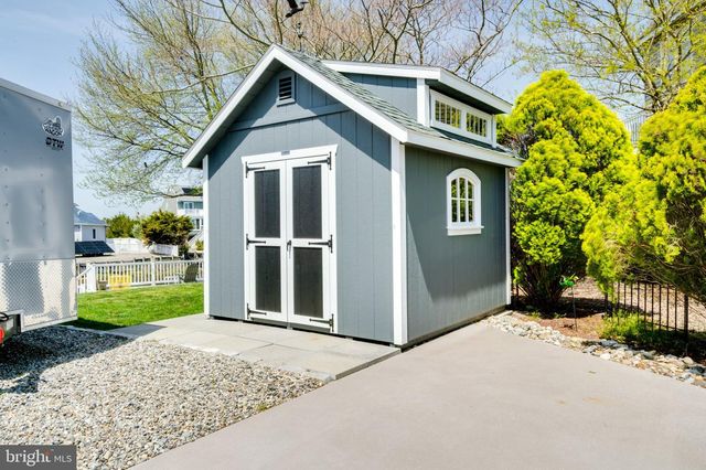 40 MIRROR LAKE RD, Tuckerton, NJ 08087