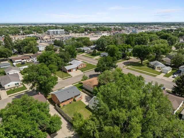 1536 5th Street SW, Minot, ND 58701