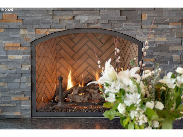 2939 PACIFIC Ave, Cannon Beach, OR 97110