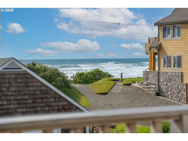 2939 PACIFIC Ave, Cannon Beach, OR 97110