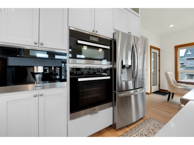 2939 PACIFIC Ave, Cannon Beach, OR 97110