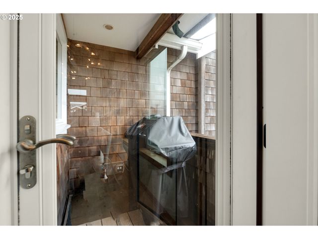 2939 PACIFIC Ave, Cannon Beach, OR 97110