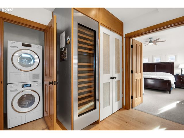 2939 PACIFIC Ave, Cannon Beach, OR 97110