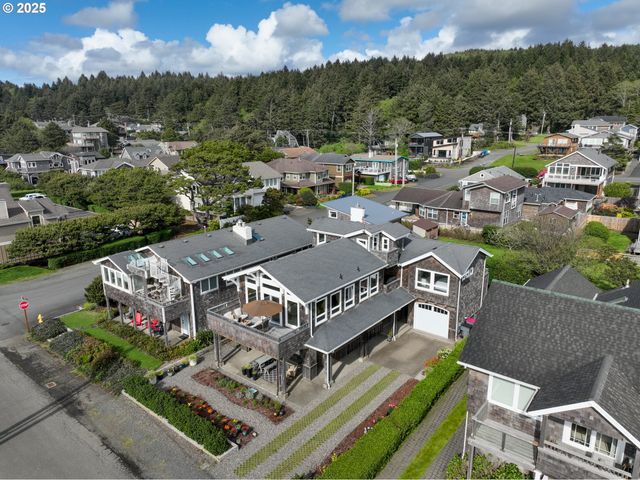 2939 PACIFIC Ave, Cannon Beach, OR 97110