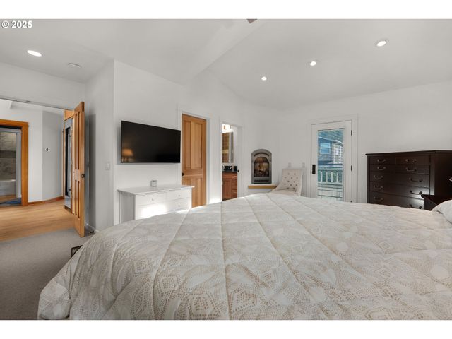 2939 PACIFIC Ave, Cannon Beach, OR 97110