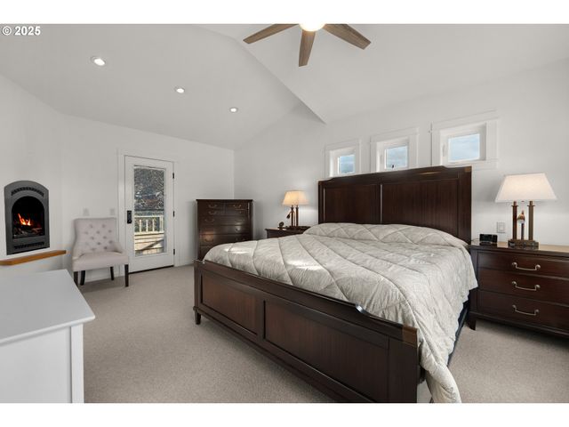 2939 PACIFIC Ave, Cannon Beach, OR 97110