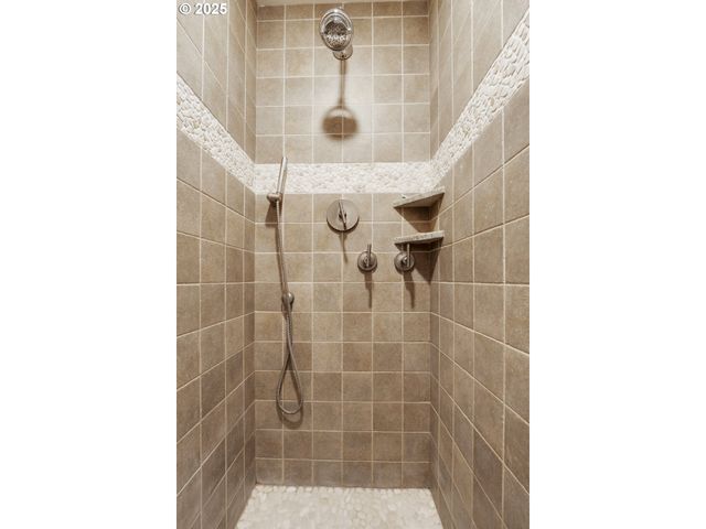 2939 PACIFIC Ave, Cannon Beach, OR 97110