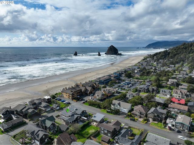 2939 PACIFIC Ave, Cannon Beach, OR 97110