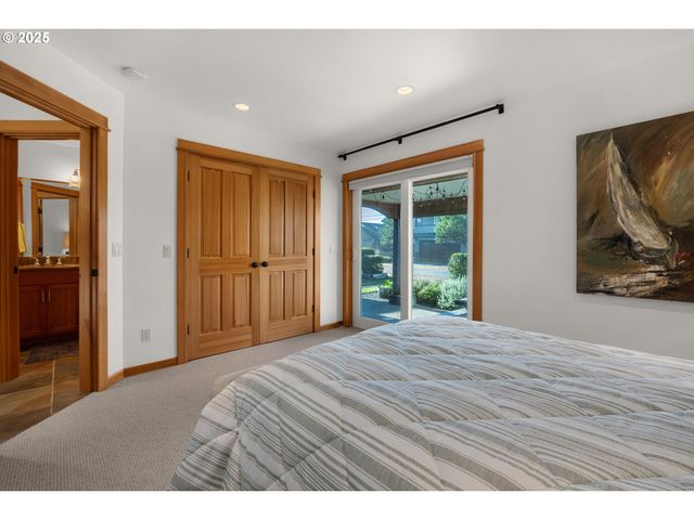 2939 PACIFIC Ave, Cannon Beach, OR 97110