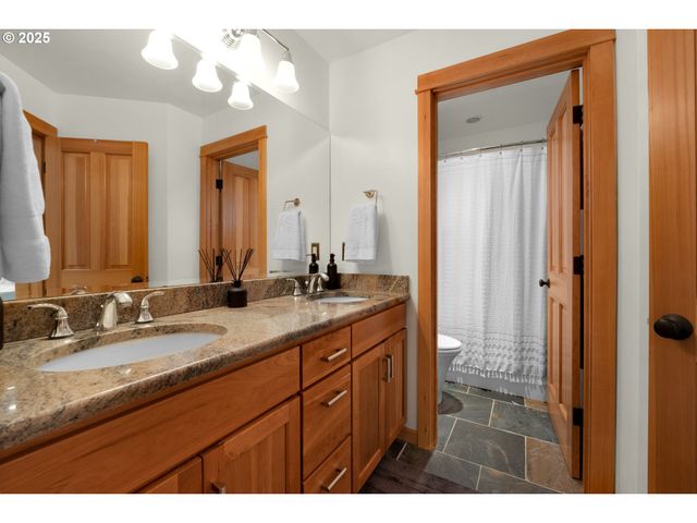 2939 PACIFIC Ave, Cannon Beach, OR 97110