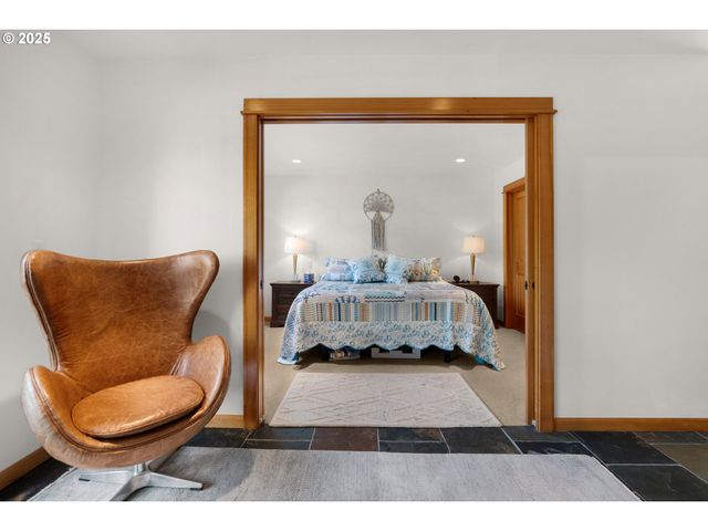 2939 PACIFIC Ave, Cannon Beach, OR 97110