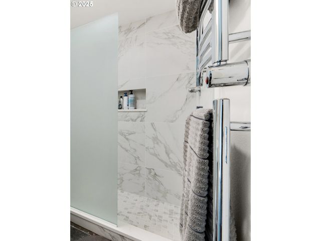 2939 PACIFIC Ave, Cannon Beach, OR 97110